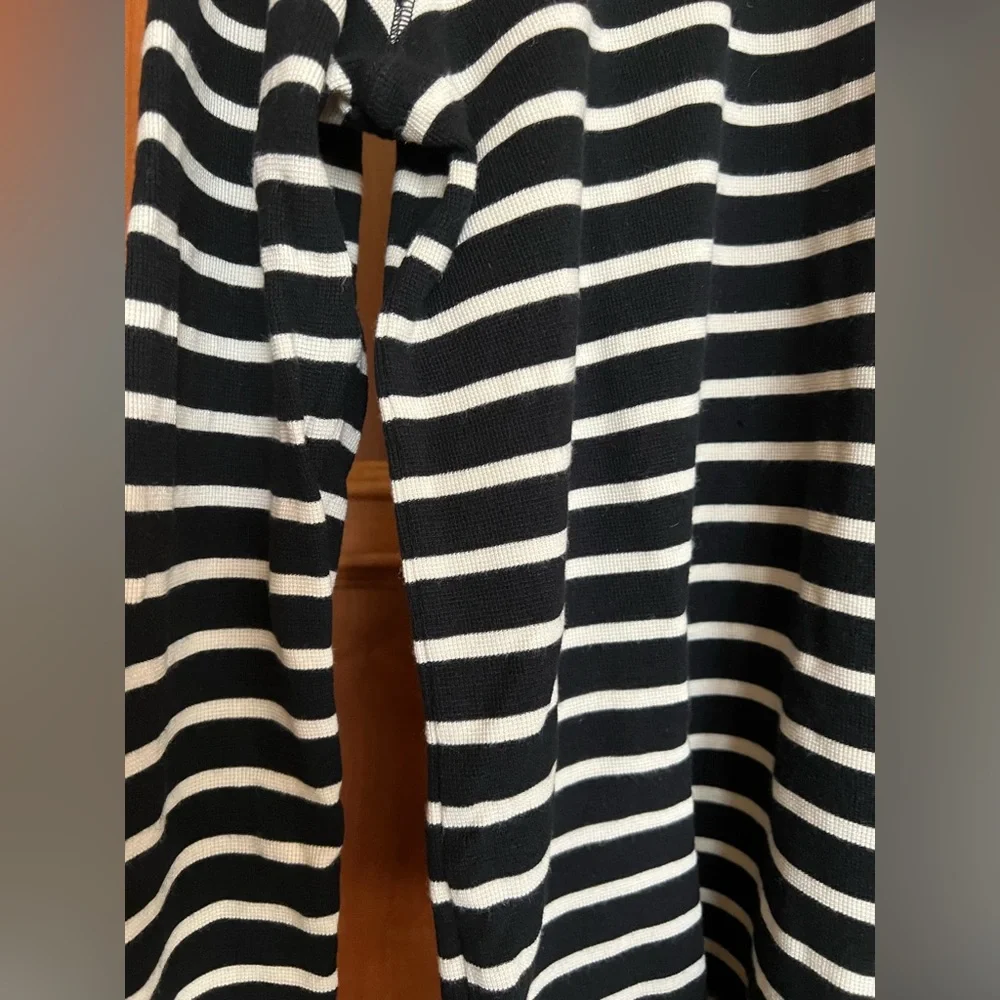 Banana Republic T-Shirt Men’s Long Sleeves Black and White Stripes Size L